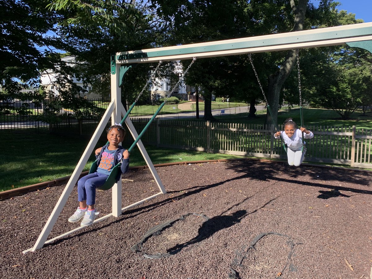 MarisaPorges's tweet photo. Gorgeous day to be out and about enjoying the sunshine and fall weather. Wonderful to see our youngest bears having fun on the playground this morning! #baldwinluv #campusisbuzzing #baldwinfun #beautifulday #outsideplaytime https://t.co/VfW5HCPDEU