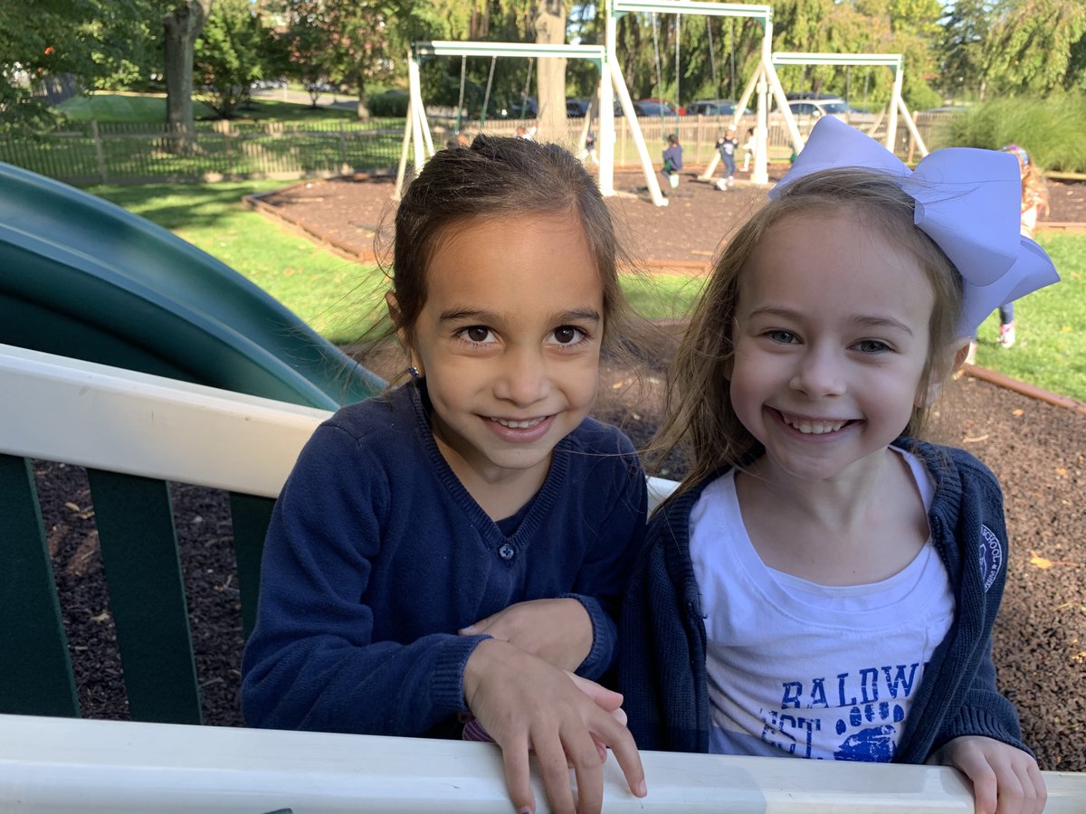MarisaPorges's tweet photo. Gorgeous day to be out and about enjoying the sunshine and fall weather. Wonderful to see our youngest bears having fun on the playground this morning! #baldwinluv #campusisbuzzing #baldwinfun #beautifulday #outsideplaytime https://t.co/VfW5HCPDEU