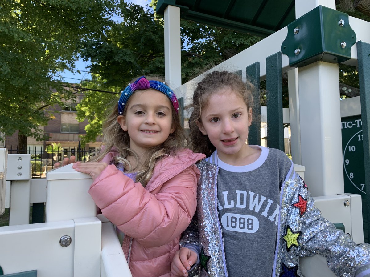 MarisaPorges's tweet photo. Gorgeous day to be out and about enjoying the sunshine and fall weather. Wonderful to see our youngest bears having fun on the playground this morning! #baldwinluv #campusisbuzzing #baldwinfun #beautifulday #outsideplaytime https://t.co/VfW5HCPDEU