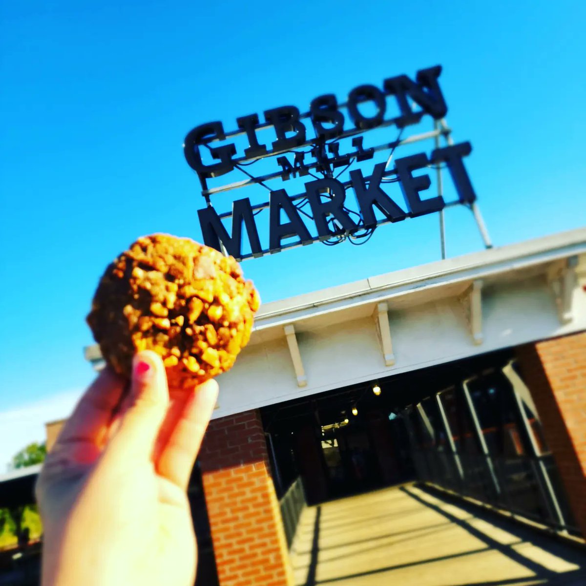 QCMenu's tweet photo. This week, we stumbled upon a sweet treat at Caras Cookies in the Gibson Mill Market. Fantastic, delicious cookies but also supporting a great cause. Make sure you stop by, get some food, & grab some cookies!
Show your support & give them a follow @caras_purpose! #QCMenu https://t.co/FAP9w97xMK