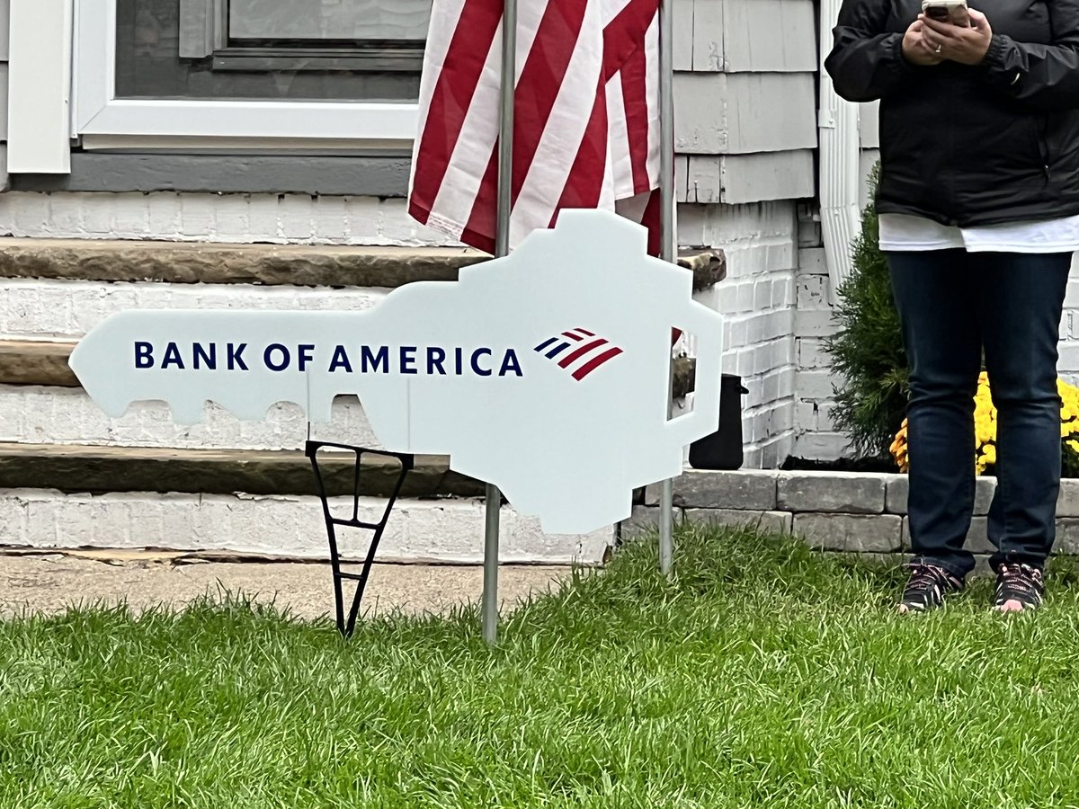 JenniferHurd4's tweet photo. Since 2012 @BankofAmerica has donated over 2600 homes to military veteran non-profit organizations who then provide the home to a military veteran and their family. Partnering with @VAREPNational we welcomed a veteran to his new home in Cleveland today! https://t.co/7tQmJl7IM8