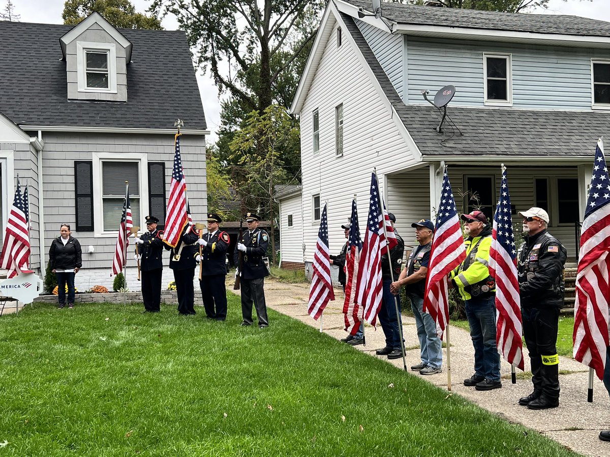 JenniferHurd4's tweet photo. Since 2012 @BankofAmerica has donated over 2600 homes to military veteran non-profit organizations who then provide the home to a military veteran and their family. Partnering with @VAREPNational we welcomed a veteran to his new home in Cleveland today! https://t.co/7tQmJl7IM8
