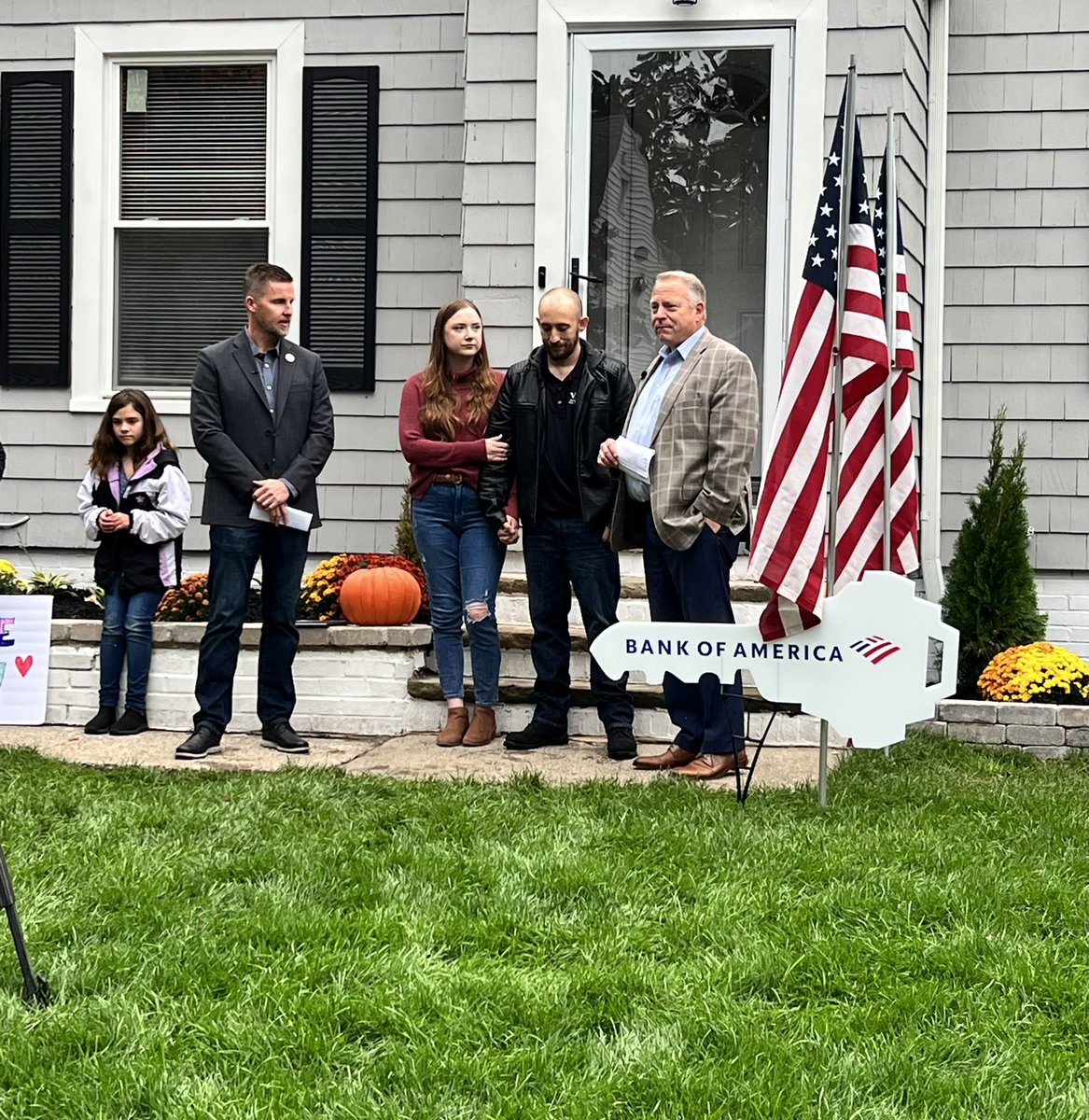 JenniferHurd4's tweet photo. Since 2012 @BankofAmerica has donated over 2600 homes to military veteran non-profit organizations who then provide the home to a military veteran and their family. Partnering with @VAREPNational we welcomed a veteran to his new home in Cleveland today! https://t.co/7tQmJl7IM8