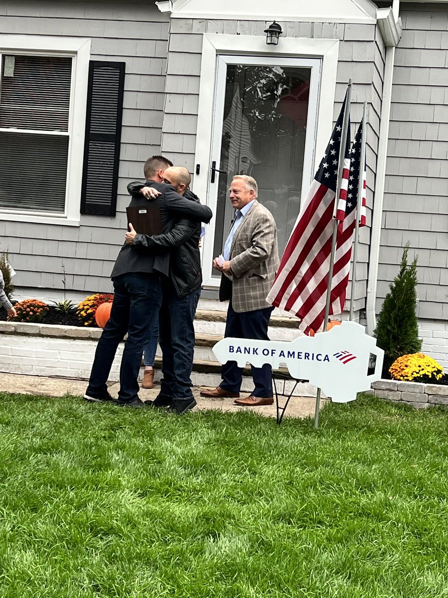 JenniferHurd4's tweet photo. Since 2012 @BankofAmerica has donated over 2600 homes to military veteran non-profit organizations who then provide the home to a military veteran and their family. Partnering with @VAREPNational we welcomed a veteran to his new home in Cleveland today! https://t.co/7tQmJl7IM8
