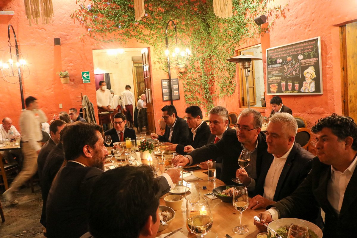 BYPSProjectsPE's tweet photo. Fortaleciendo nuestra gestión relacional, la noche del martes, en el marco de nuestra participación en #Extemin 2022 ofrecimos una cena de camaradería; la cual tuvo una importante participación de líderes gremiales, mineros y altos funcionarios internacionales...
(1/3) https://t.co/WAashGDtKi