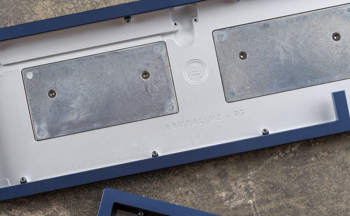 Brutal V2 65%の在庫販売を<a href="/CannonKeys/">CannonKeys</a>で開始しました。

Brutal V2 65% is available starting now as an in-stock keyboard at <a href="/CannonKeys/">CannonKeys</a>.

cannonkeys.com/collections/br…

#mechanicalkeyboard 
#mechanicalkeyboards
#customkeyboard
#自作キーボード