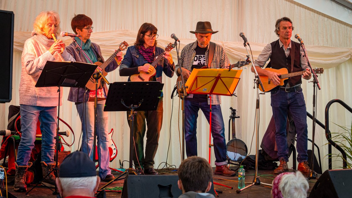 Tenterden Folk Festival starts today &amp; runs until Sunday.

We are one of the main events venues on Friday, Sat &amp; Sunday – all at the Taproom:

Images courtesy of Tenterden Folk Festival website

#tenterdenfolkfestival #tenterdentown #tenterdenrailway #tenterden  #tenterdencouncil