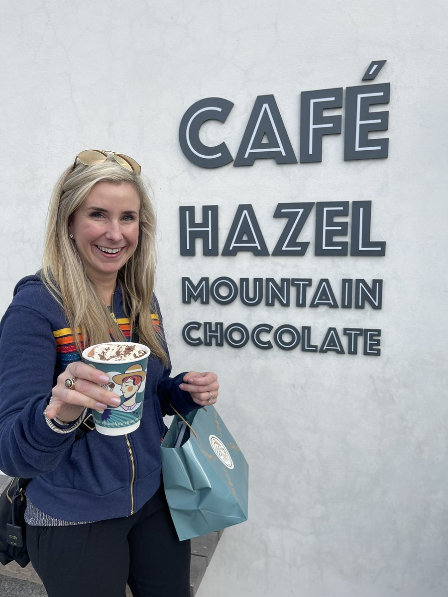 This definitely just happened! Castles and chocolate for life! #onlyinIreland @HazelMountainCh