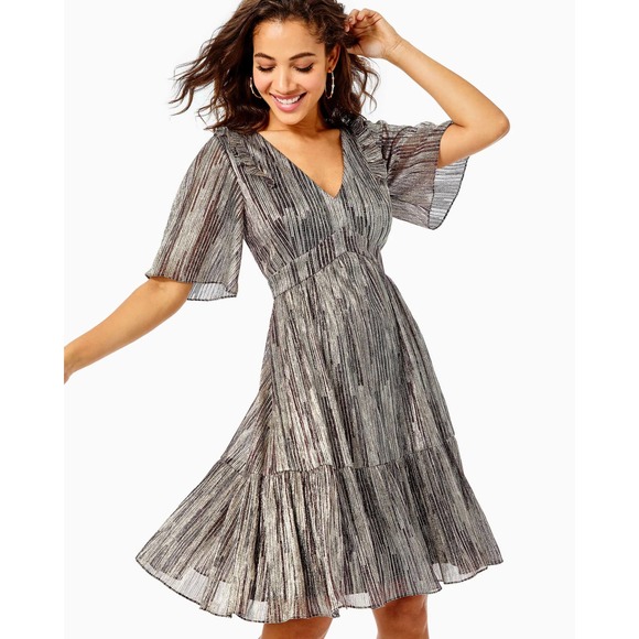 Grayson4PM's tweet photo. So good I had to share! Check out all the items I'm loving on @Poshmarkapp from @LilSunflower129 #poshmark #fashion #style #shopmycloset #lillypulitzer #forever21: https://t.co/lj2AGOXGXM https://t.co/g11jvex1P5