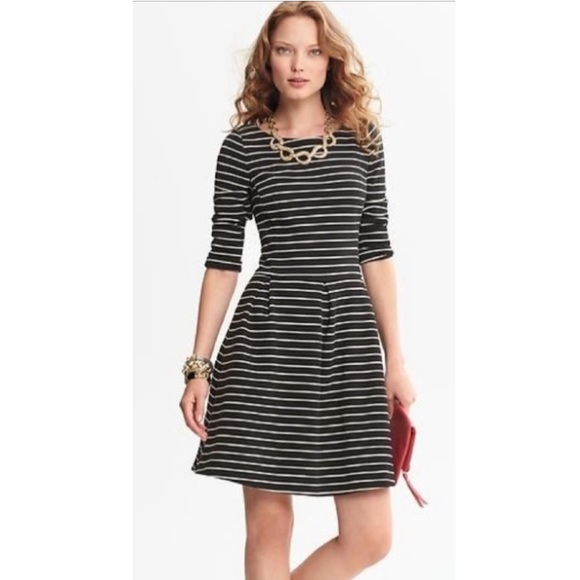 Docsdealz's tweet photo. So good I had to share! Check out all the items I'm loving on @Poshmarkapp #poshmark #fashion #style #shopmycloset #bananarepublic #christopherbanks #heavenearthscents: https://t.co/gpvdtcLmwX https://t.co/uFE4taLcVI
