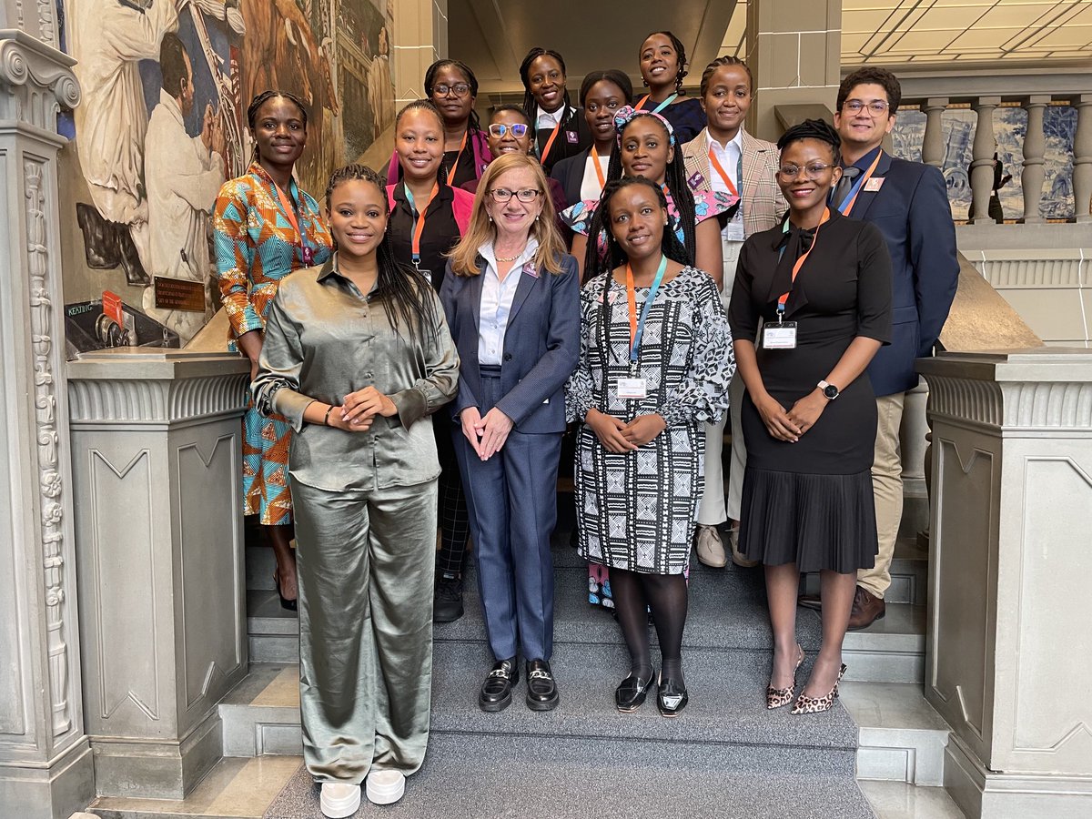_AnabelG's tweet photo. With young African Trade Experettes and their leader ⁦⁦@BogoloKenewendo⁩ . Very inspiring conversations! As everything this week… at the ⁦@wto⁩ #WTOPublic Forum 😉 https://t.co/2B9TXL74tb