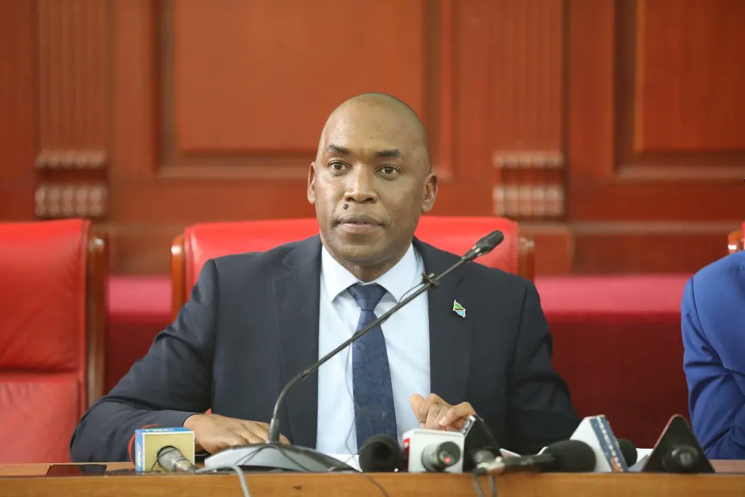 "Kwa umoja wetu,tumefanikiwa kuvuka lengo la makusanyo kwa mwaka uliopita ambapo tuliweza kukusanya bilioni 39.9 kutoka lengo bilioni 37, tumelenga kukusanya bilioni 43.1 kwa mwaka huu wa fedha. -Elihuruma Mabelya