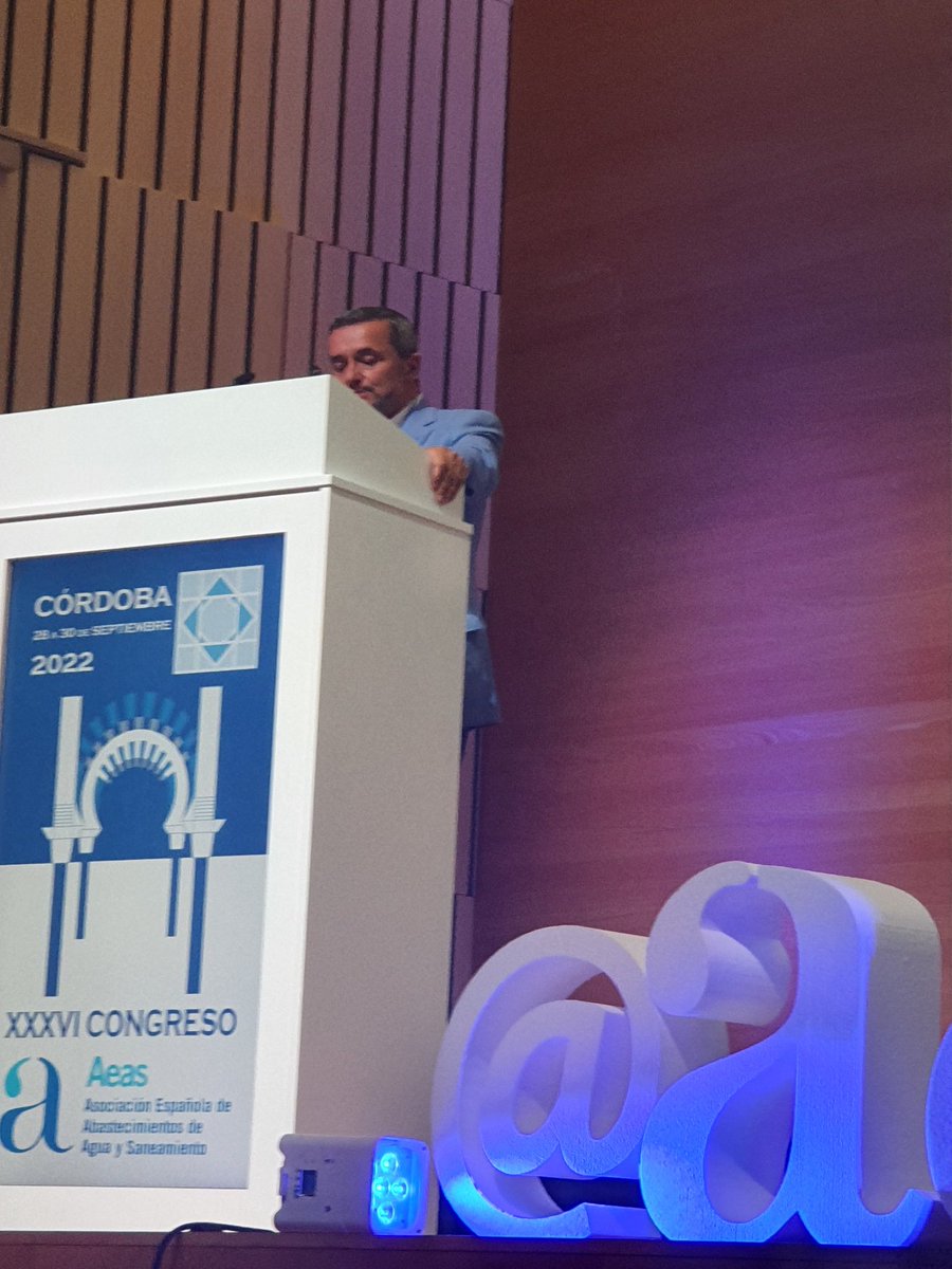 ¿Qué daño hacen las #fakenews en el sector del agua? Nos lo cuenta <a href="/chemacrespo_/">José María Crespo</a> en la sesión de comunicación del #congresoAEAS en #Córdoba