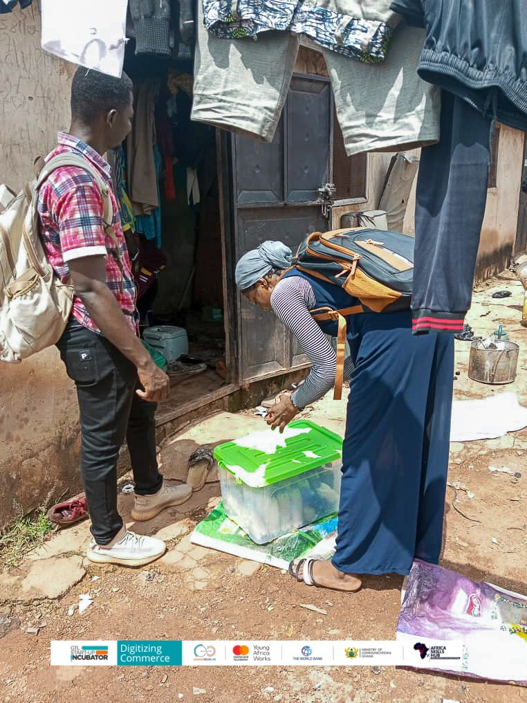 ASHAfrica_'s tweet photo. The participants in our incubator spent days interacting with and selling to buyers throughout #Tamale.
The #Entrepreneur Hustle Week is a part of the #incubation for startups participating in the #BaseProgram, allowing them to gain experience before starting their own #business. https://t.co/WpMoL96XlQ