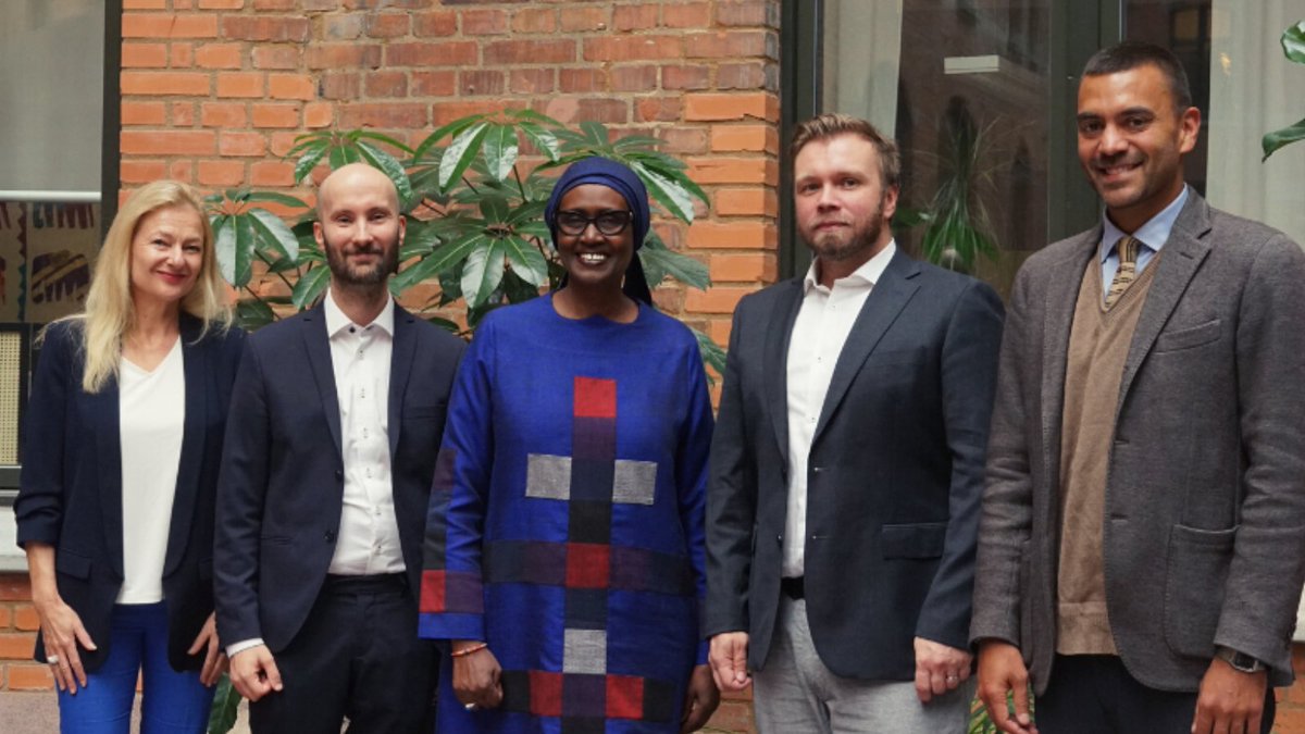 Today RFSL had a visit from @Winnie_Byanyima, the executive director of @UNAIDS. We talked about the importance of Sweden’s role in the work with #HIV prevention and the need to combat stigmatisation and discrimination if we want to be successful in combating HIV/AIDS