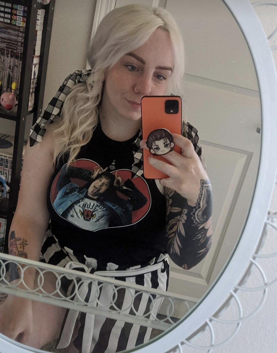 draccutie's tweet photo. A funeral for my blonde hair. 🥹😭 ⚰️

#blondie  #onlyfans https://t.co/DTKlrDqwir