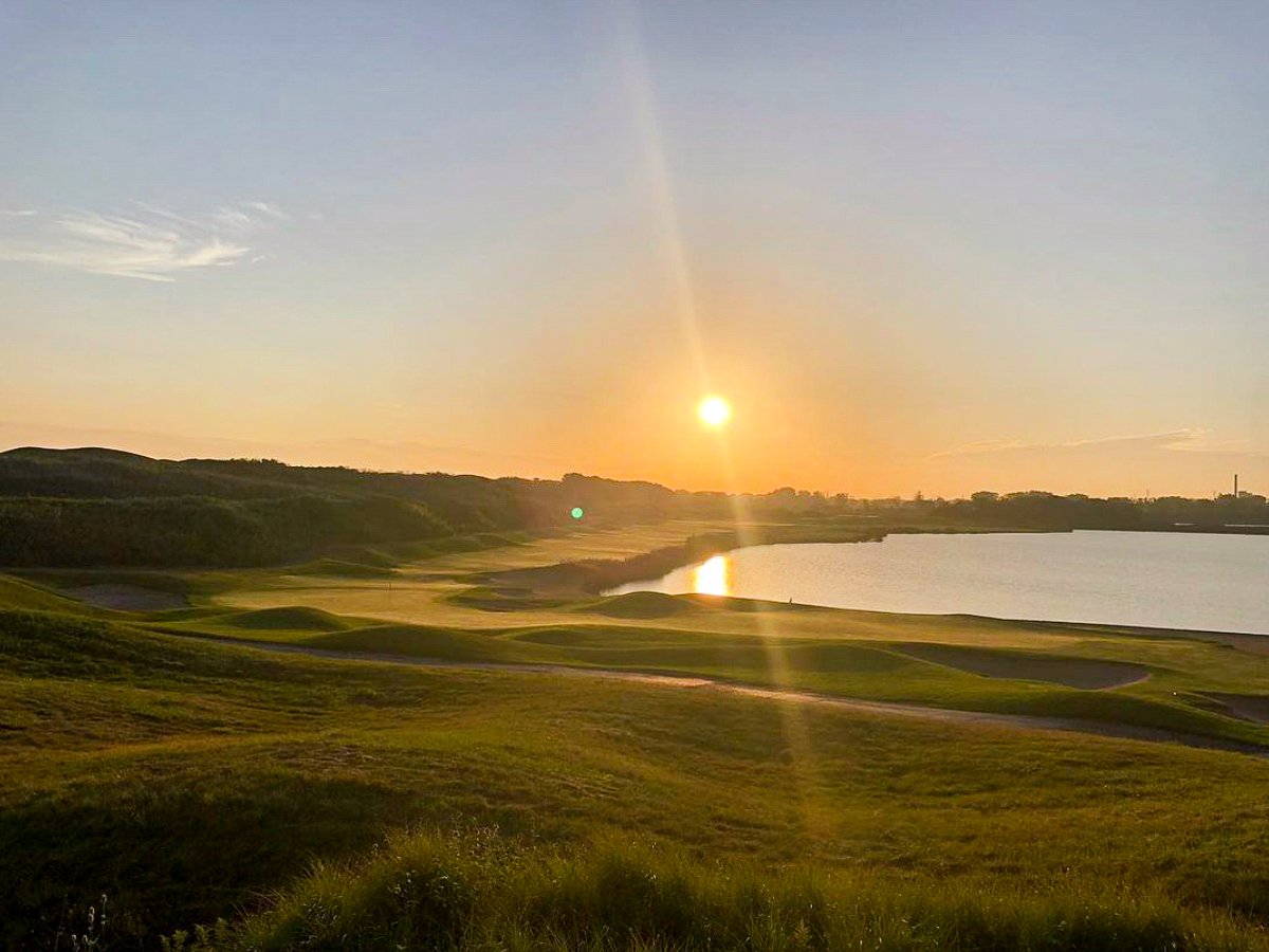 Fall weather is here in Chicago! 🍂  Book your next round with us online today, just don't forget your layers when you arrive!