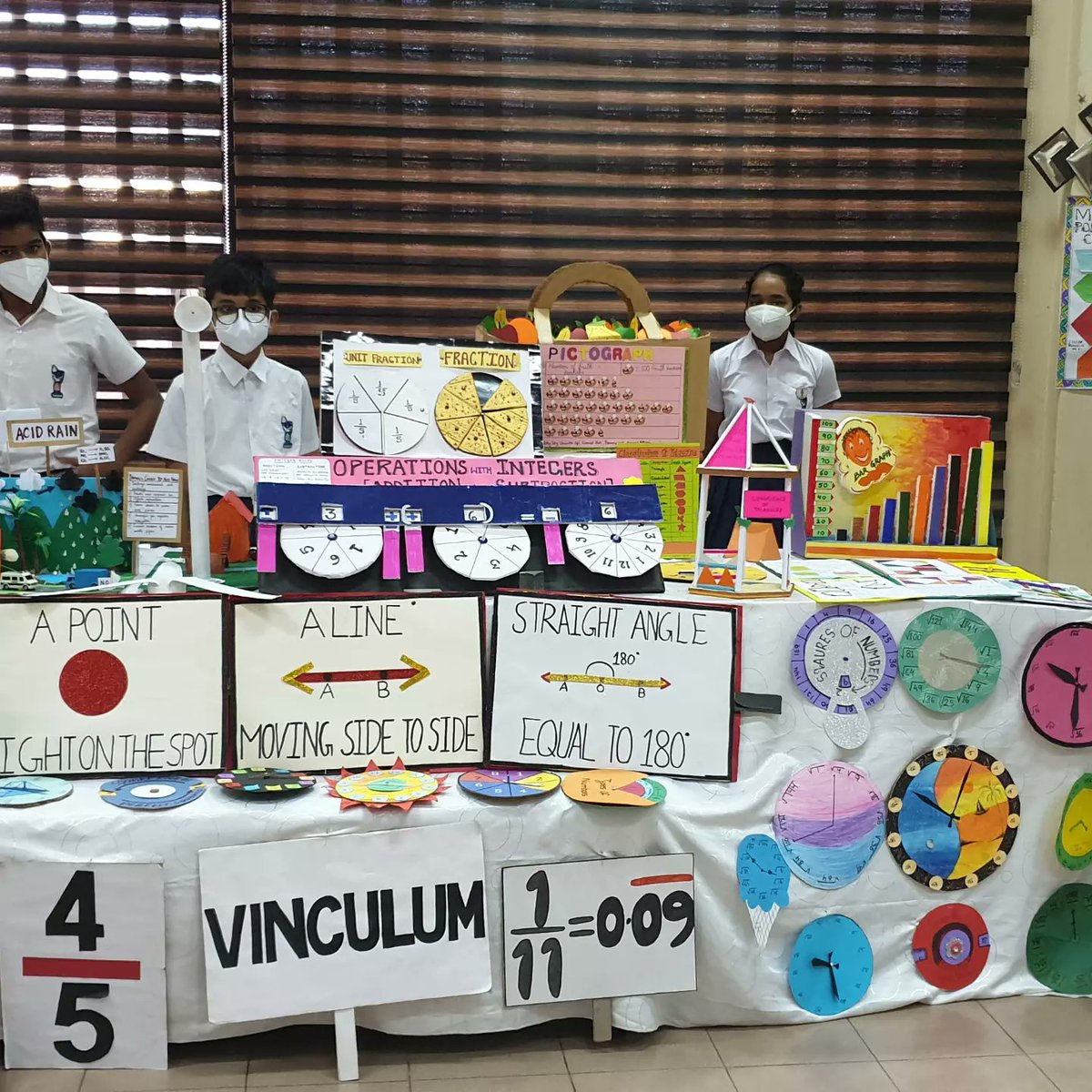 ils_lagos's tweet photo. Exhibition Day
A wide array of activities undertaken by the learners to learn through the process of Experiential Learning were displayed in the Multi-Purpose Hall for parents at I. L. S https://t.co/Y01tEBFW41
