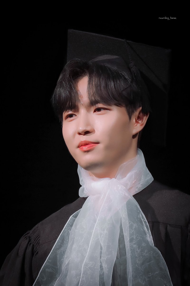 recording_hwan's tweet photo. 다섯번째 미니앨범 활동 마지막까지
너무 수고많았고 덕분에 행복했어🎓

220917 원티샵 팬싸 
#김재환 #재환 #KIMJAEHWAN #jaehwan https://t.co/1Ik4Yy1pRv