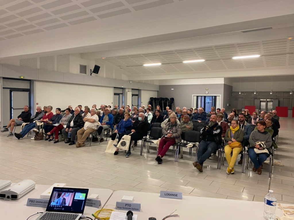 LosangeFibre's tweet photo. [MON RESEAU ET MOI] 📢 Réunion d'information ce jeudi 29 septembre à 18h30 à #Biesles en #hautemarne, @regiongrandest. Une réunion qui concerne une vingtaine de communes alentours.
🗓️Le planning des réunions publiques c'est ici 👉https://t.co/Qa7xlpFmNF 
#ftth #fibreoptique https://t.co/EYYlRGZN7k