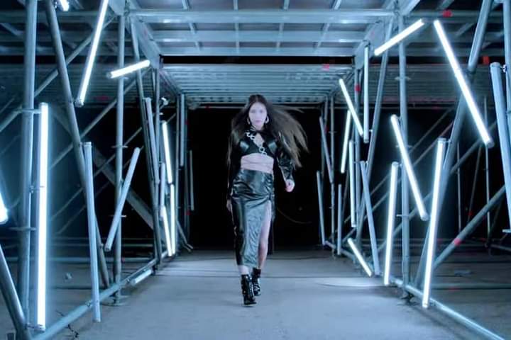 sd89039959's tweet photo. โค้ช The Face หลบสิแม่จะเดิน สับๆๆๆๆๆ #mamamoo #Solar #mamamoocomeback https://t.co/ZJOfDl6VAL