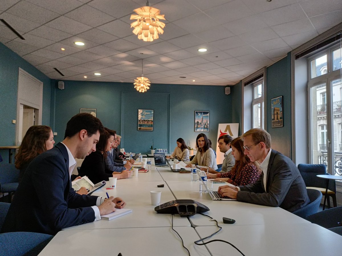 amchamfrance's tweet photo. #AmChamWorkingSession 💼 | L’AmCham 🇫🇷 a eu le plaisir de recevoir ce matin Pierre Jeremie, Directeur adjoint de cabinet d’@AgnesRunacher, Ministre de la Transition Énergétique pour une première réunion de travail avec les membres de son Comité Affaires publiques. https://t.co/wt747dcpd8