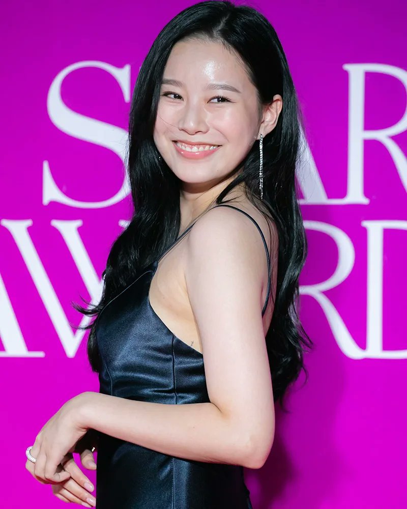 younastan's tweet photo. PARK YOUNA AT THE RED CARPET OF APAN AWARDS 2022

#박유나 #PARKYOUNA #PARKYOONA
#APAN2022 #APAN_STAR_AWARDS https://t.co/14FuGfjpdF