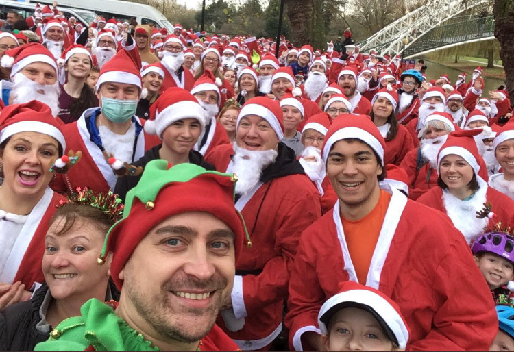 #ThrowbackThursday  Santa Run 2021. 🎄Crimbo the most wonderful time of the year! singing with over 400 🎅's, reindeer's &amp; elf's!! <a href="/BedfordEmbank/">noel</a> 

So let's start talking Christmas early &amp; sign up today for <a href="/KeechHospice/">Keech Hospice</a>  Santa Run 2022 lnkd.in/e8rhTtfY