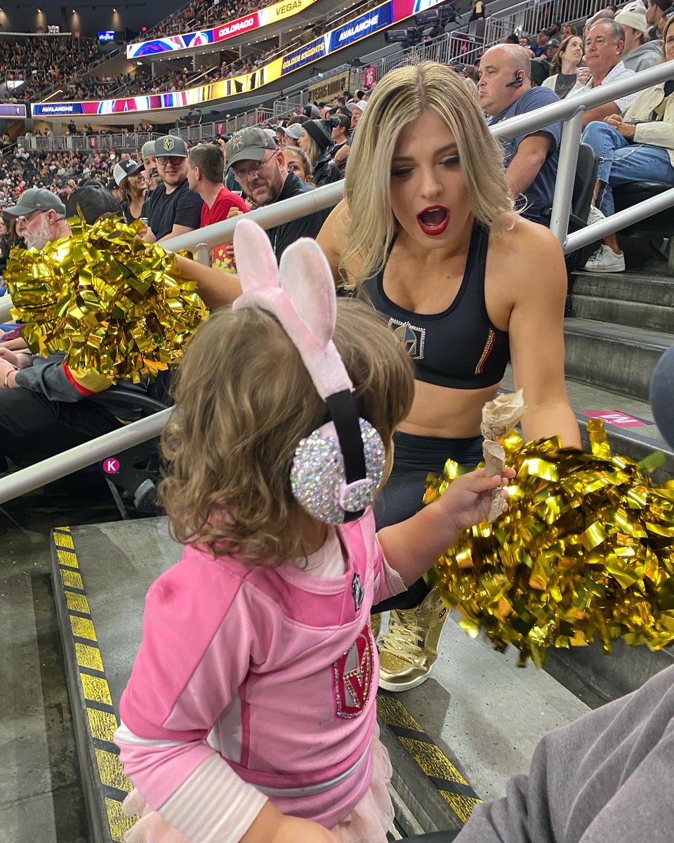 BabyGolfOdds's tweet photo. I got to meet some cheerleaders last night at the @GoldenKnights game! She was my favorite! #VegasVivas #VGK #VegasBorn #GoKnightsGo https://t.co/F94b4X0r8r