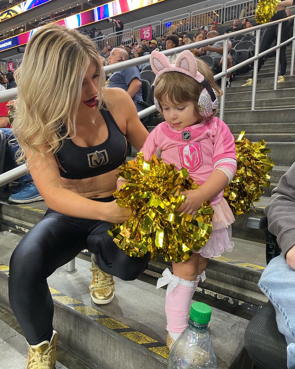 BabyGolfOdds's tweet photo. I got to meet some cheerleaders last night at the @GoldenKnights game! She was my favorite! #VegasVivas #VGK #VegasBorn #GoKnightsGo https://t.co/F94b4X0r8r