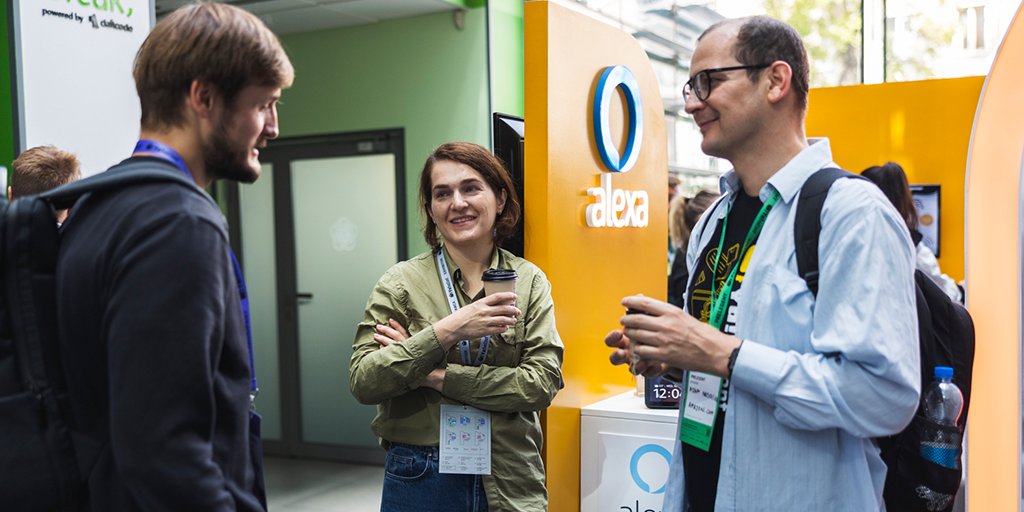 AmazonNewsPL's tweet photo. Technologie to dla nas codzienność, ale nie codziennie zdarza się, że jesteśmy sponsorem takiego wydarzenia, jak YavaConf2022. Sami zobaczcie, jak było! #AmazonDevPL #YAVA22 #softwareengineering https://t.co/GI2YZdR9qR