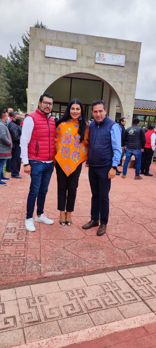 AdelanteCesar's tweet photo. Nuestro Gobernador @alfredodelmazo primer promotor de salud de los mexiquenses.

Arrancamos la jornada estatal de vacunación universal en el norte del #Edomex. https://t.co/VrpqD89jHF