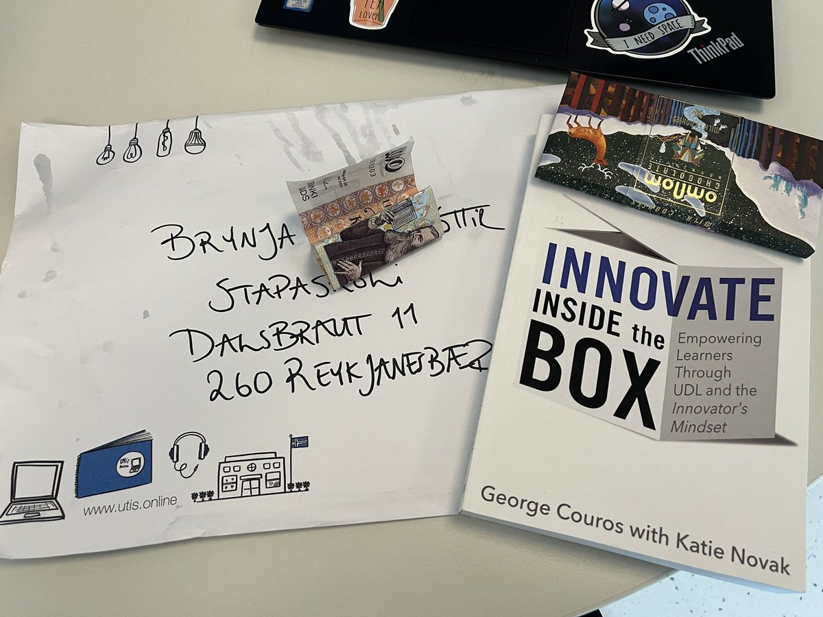 #utisonline pakkinn með bóka gjöfinni mætti núna og ég get ekki beðið eftir að byrja að lesa 🤩 takk <a href="/IngviOmarsson/">Ingvi H. Ómarsson</a> og co 🥰 <a href="/HaukurHilmarss3/">Haukur Hilmarsson</a> bætti betur og smellti súkkulaði og þúsara með 🎉 #menntaspjall