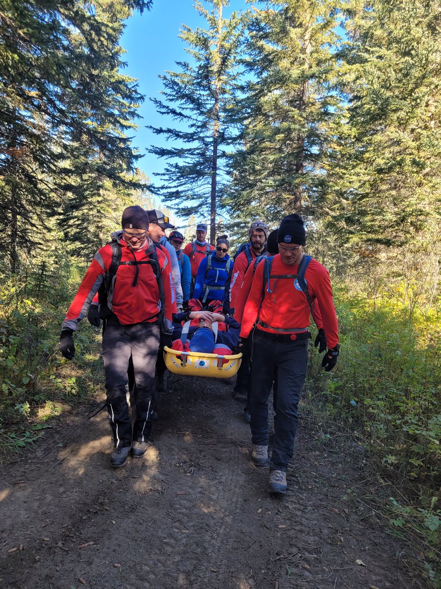 CochraneSAR's tweet photo. Last weekend members from across the organization came together to participate in SAR Basics training. Congratulations to our new Operational Members and a massive thank you to our dedicated team who sacrificed countless hours to make the training happen.
#Cochrane #SAR #Alberta https://t.co/feNNk27VNk