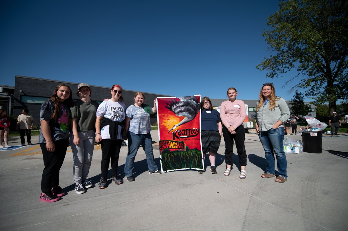 HC_VisualArts's tweet photo. Yesterday was a fantastic day! We had over 200 students with 38 different schools come to campus and participate in our Mural Day competition! Placing in our top three was @HCSBluehawks, @VikingsNW in second, and @KearneyHigh in first! https://t.co/JBpxXWjUMt