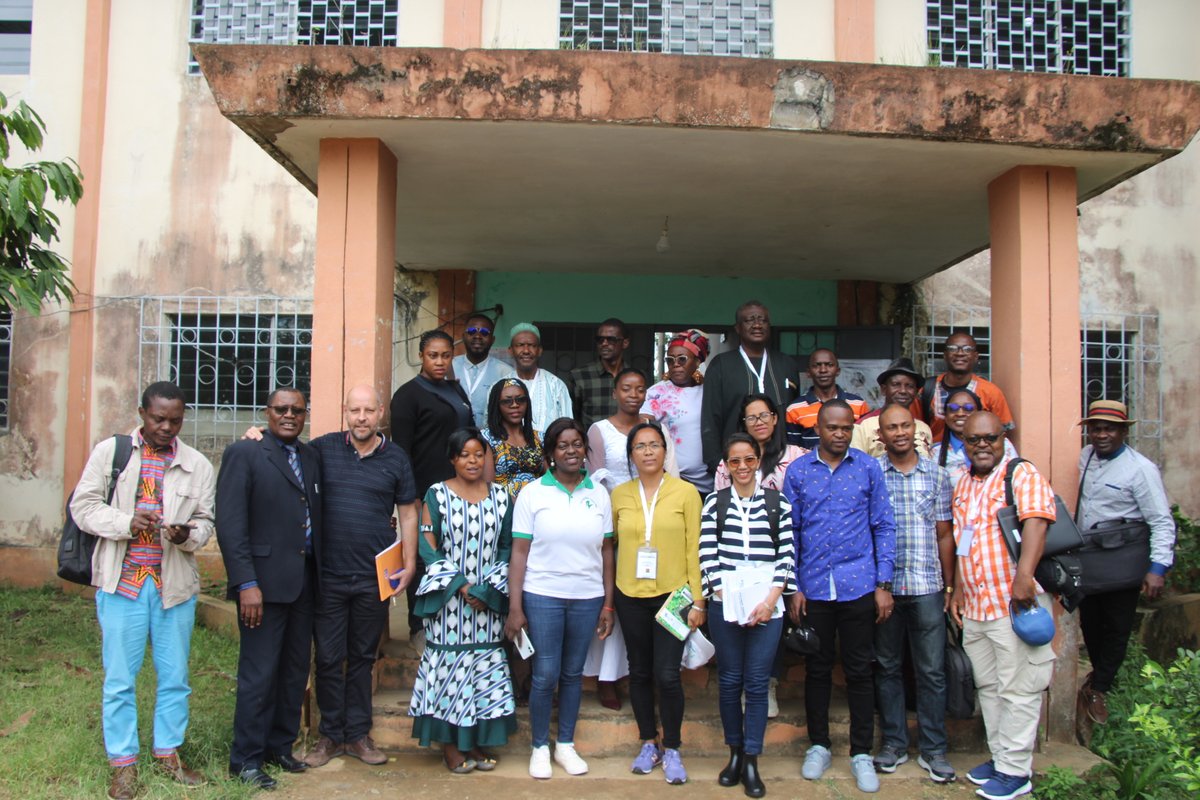 AFD_France's tweet photo. #FARMInitiative

Nos équipes se mobilisent en faveur de la #SécuritéAlimentaire :
✔️travail à Yaoundé sur les dispositifs de Conseil agricole avec des acteurs du #Sénégal (CGER et @SaedSenegal), de #Madagascar (PAPAM et FDA), et du #Cameroun (PCP-ACEFA). https://t.co/SZIyhTEJ99