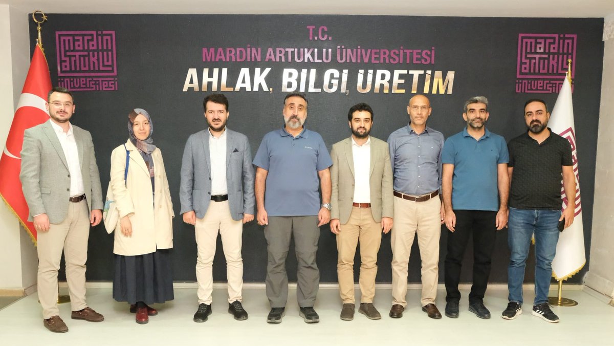 İLEM İlmi Etüdler Derneği Yönetim Kurulu Üyeleri, 9-12 Kasım tarihlerinde <a href="/ilmietudler/">İLEM | İlmi Etüdler Derneği</a>, Üniversitemiz <a href="/mardinartuklu/">Mardin Artuklu Üniversitesi</a> ve <a href="/MardinBuyukshr/">Mardin Büyükşehir Belediyesi</a> ortaklığında Mardin'de düzenlenecek olan Türkiye Lisansüstü Çalışmalar Kongresi (TLÇK) ile ilgili Rektörümüz <a href="/ibrahimozcosar/">ibrahim özcoşar</a>'ı ziyaret ettiler.