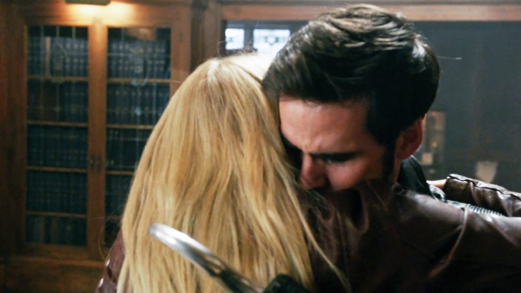 EnchantedSwans's tweet photo. ✨ CS Collection
CS hugging | 4x08-09
❤️❤️❤️
#captainswan #emmaswan #killianjones #jennifermorrison #colinodonoghue #onceuponatime #ouats4 #cscollection #cshug #cshugging #captainswanhug https://t.co/kflavme8GM