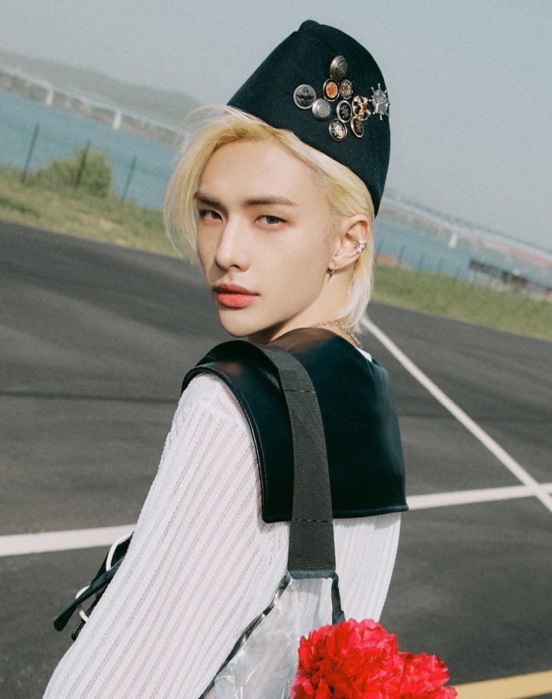 HHJCentral's tweet photo. Highest Pre-order record for Kpop male idols Chinese Fanbases (C-bar) (UPDATED):

1- BTS V: 230k+ MAP OF THE SOUL:7
2- @Stray_Kids #Hyunjin: 180k+ (MAXIDENT) *
3- BTS Jungkook: 166k+ MAP OF THE SOUL:PERSONA

*still counting https://t.co/IS9Bv79Zms