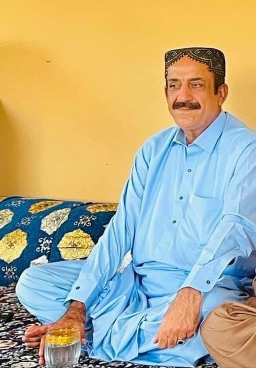 SahafiWahed's tweet photo. دعا کی اپیل 
ہمیشہ ہنستا مسکراتا مزاق کرنے والے انسان دوست شخص جس کے ساتھ 3 سال کرکٹ کیھلا ایک دن اس کے چہرے میں غصہ نہ دیکھا اسپورٹس کے حوالے سے بہت قربانیاں دی جی ہاں میر فاروق بزنجو  اس وقت بیمار ہے دعا کرو اللہ تعالی انھیں جلد صحت دے @Samadbizenjo  @Bizenjo https://t.co/ja9yPEN5xw