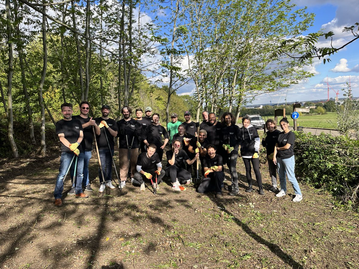 SamR_img's tweet photo. #WTW22 @EndeavorImpact Walk the Walk 2022 group at Ally Pally working with @TCVtweets The Conservation Volunteer. Thank you all and our TCV leader David Allen https://t.co/IPPa6Kr0zz