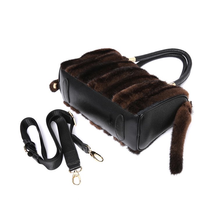 DAYMISFURRY's tweet photo. Premium quality mink fur handbag. #bag #handbag #fur #minkfur #minkfurbag #accessory #fashionstyle #fashionbag #fashionaccessorydesign #love #mystyle #premium #luxe #luxuryfashion #luxurystyle #luxurybag #ladyfashion #ladystyle #winter #winterbag #realfur #furry #new #handmade https://t.co/zhoJEUnlWF