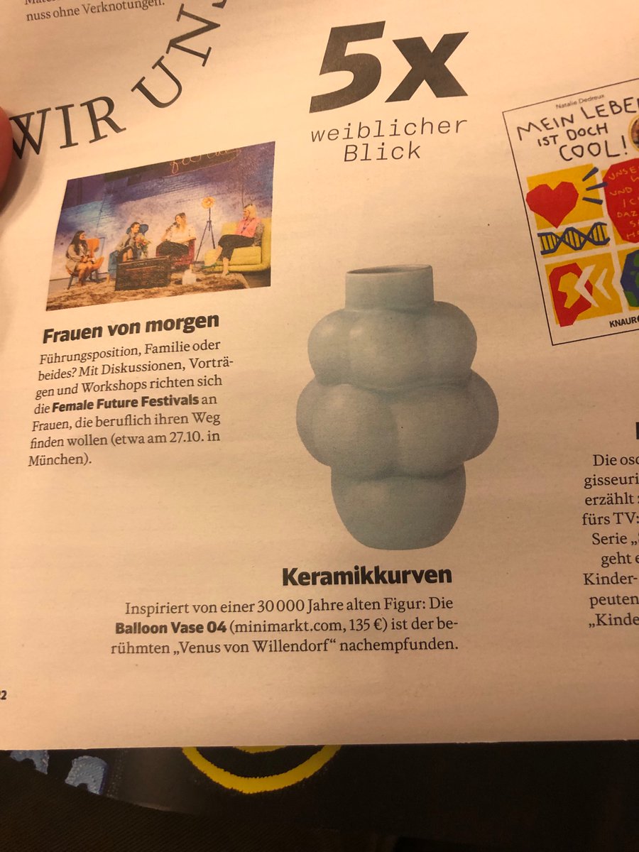 KarinaIwe's tweet photo. Da blättert man durch die #DBmobil und stolpert über wilde Keramikkurven und das Venus-Thema!
Die #VenusVonWillendorf des @KHM_Wien lauert überall (wie die #Archäologie)! https://t.co/fnLd4pNURb