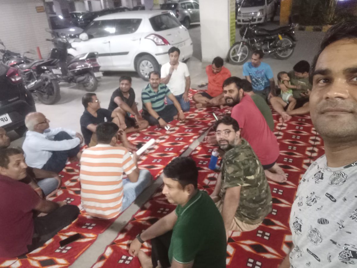 <a href="/CMOfficeUP/">CM Office, GoUP</a> जी ...मिडिल क्लास, नौकरी पेशा, सोसायटी वाले.. ली गार्डन के कमज़ोर लोगो के धरने को आज 6 महीने पूरे हो गए है...180 दिन हो गए इनकी क़ोई सुनवाई नहीं... आप लोग बधाई के पात्र है..
सरकार सम्मान की हक़दार है.
<a href="/tejpalnagarMLA/">Tejpal Nagar</a> <a href="/OfficialGNIDA/">Greater Noida Industrial Development Authority</a> <a href="/dr_maheshsharma/">Dr. Mahesh Sharma</a> <a href="/PMOIndia/">PMO India</a> <a href="/BJP4UP/">BJP Uttar Pradesh</a>