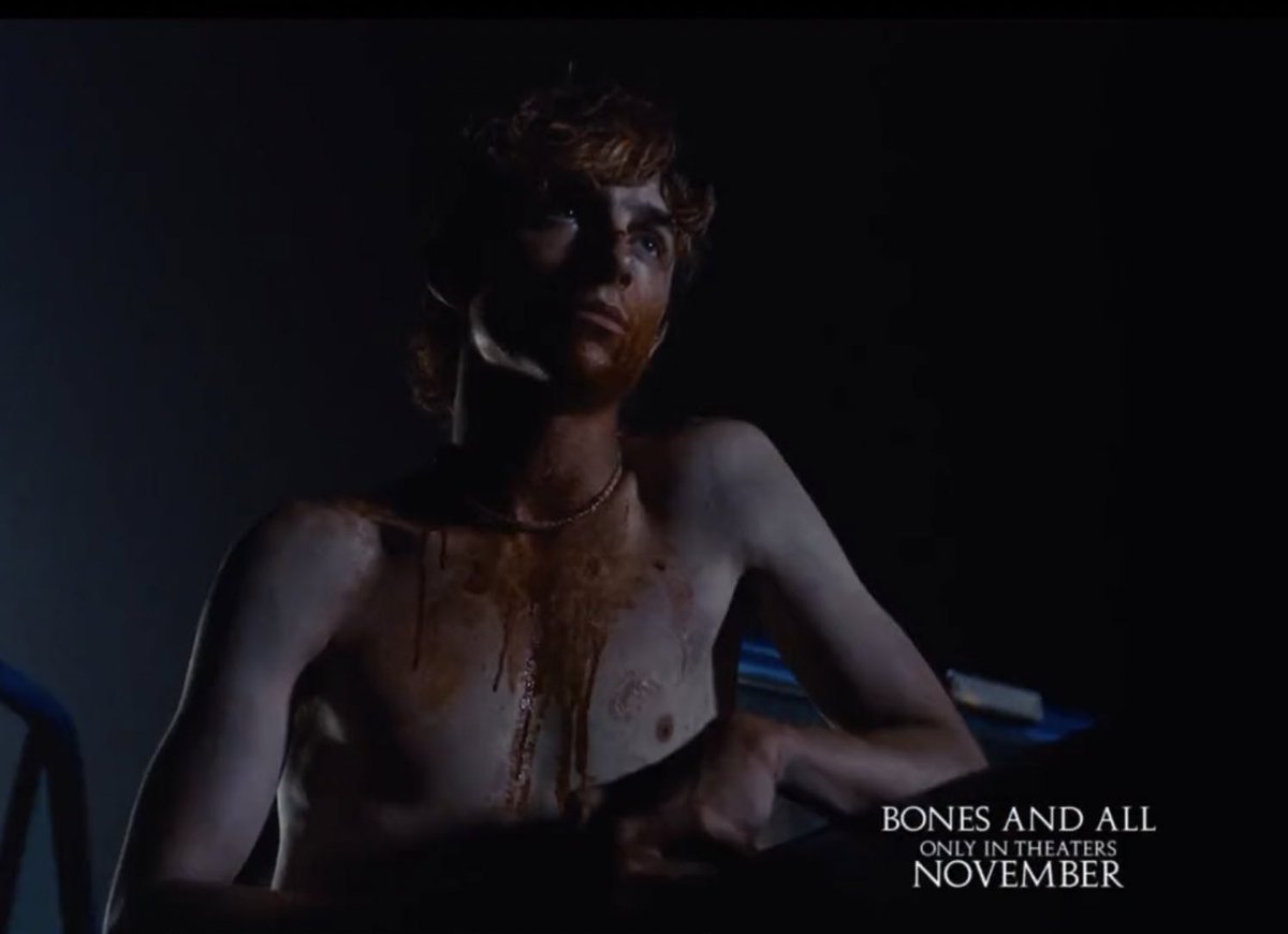 Yo necesitaba una escena de Timothée lleno de sangre! es que lo decía desde que leí el libro!! gracias <a href="/diosito/">diosito</a>