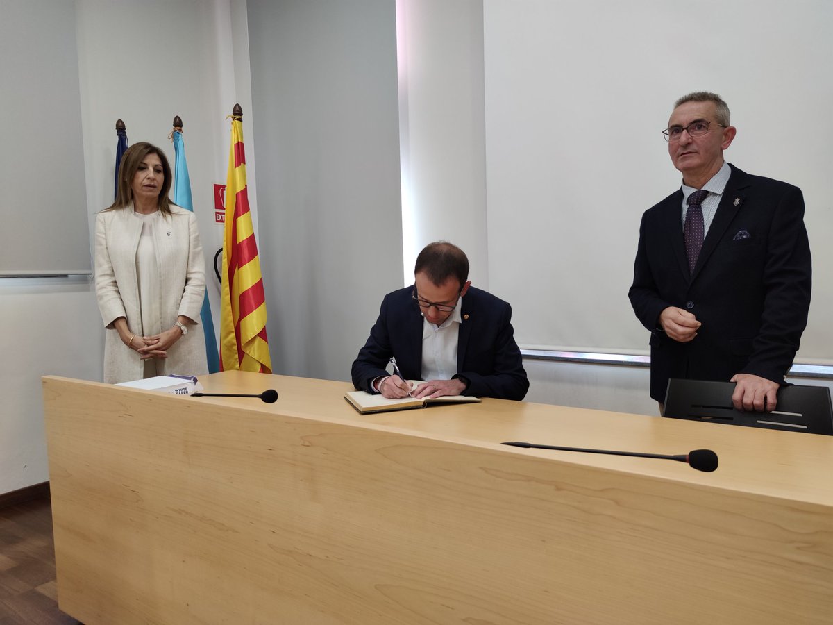 Dipta_cat's tweet photo. Invertim en el benestar de la gent gran de #laSecuita 🧑‍🦳👨🏼‍🦳. Presentat al públic el nou Casal i Centre de dia del municipi, cofinançat per la @Dipta_cat . Mes de 400m2 amb múltiples serveis sanitaris, socials i culturals. #DiptaSuma #PAMDipta https://t.co/FMjxDtGCcn