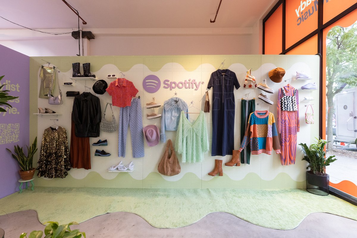 SpotifyNews's tweet photo. A few very ✨ fashionable ✨ moments from the first night of our #GetReadyWithMusic event in NYC featuring the one and only @tanfrance. Don’t forget to stop by now through October 2nd and say hi if you’re around 👋
https://t.co/RB76MR34JA https://t.co/iQ1OFl3ftC