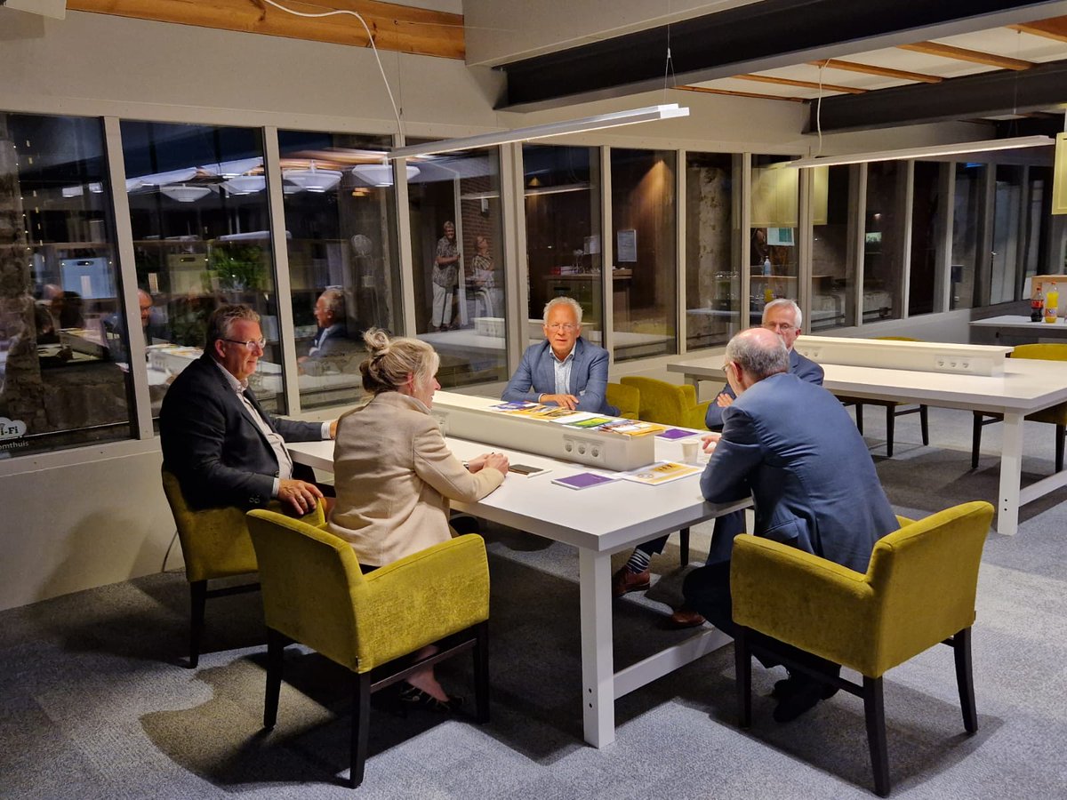 De zevende en laatste jubileumtour bijeenkomst in Roermond bij <a href="/wonenlimburg/">Wonen Limburg</a>. Verdiepende gesprekken over o.a. toezicht op netwerken, de rol van de huurderscommissaris, diversiteit en het belang van een goede relatie met de Aw.