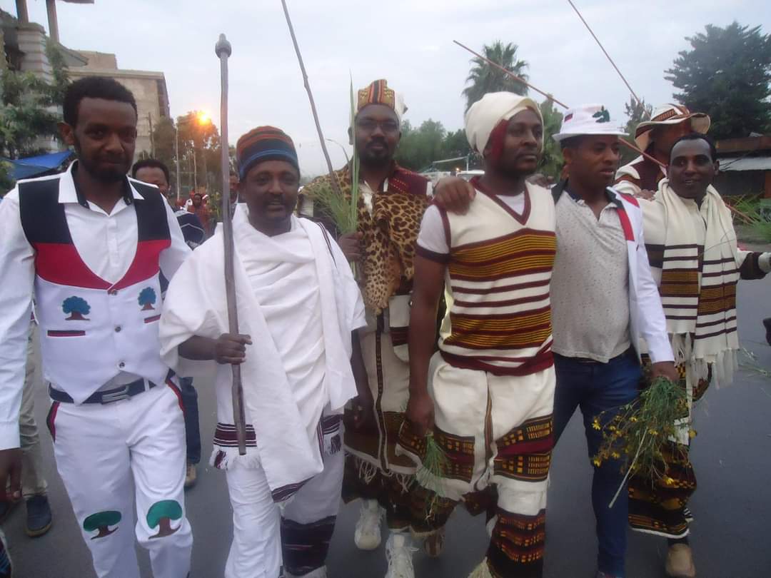 BegiTaye's tweet photo. #Irecha is thanks giving day of Oromo people for his God. It is symbol of peace and forgivenes.
I wish happy Irecha festivity of 2022 for all families, frinds and collogues!
Baga Boqa Biraa Baatni! Barri Bara Araarafii Nagayaa Nufaa haata'u. https://t.co/OturDlLNrk