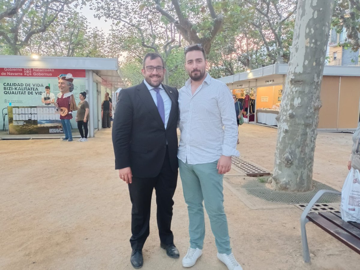 LFarrerons's tweet photo. Vam participar a l’inici de la fira de Calella on vam poder parlar amb el vicepresident de Navarra.

Navarra es una de les primeres comunitats europeas en renda per capita i qualitat de vida on podria estar Catalunya amb els mateixos drets i el concert econòmic. @JXCatDosrius https://t.co/7LpMapkrwi